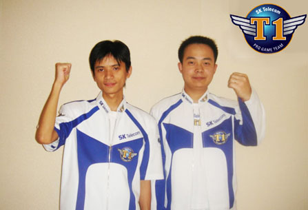 Shaginchun (on right) and Ruoxian (on left), who signed a contract to join T1, are shown.